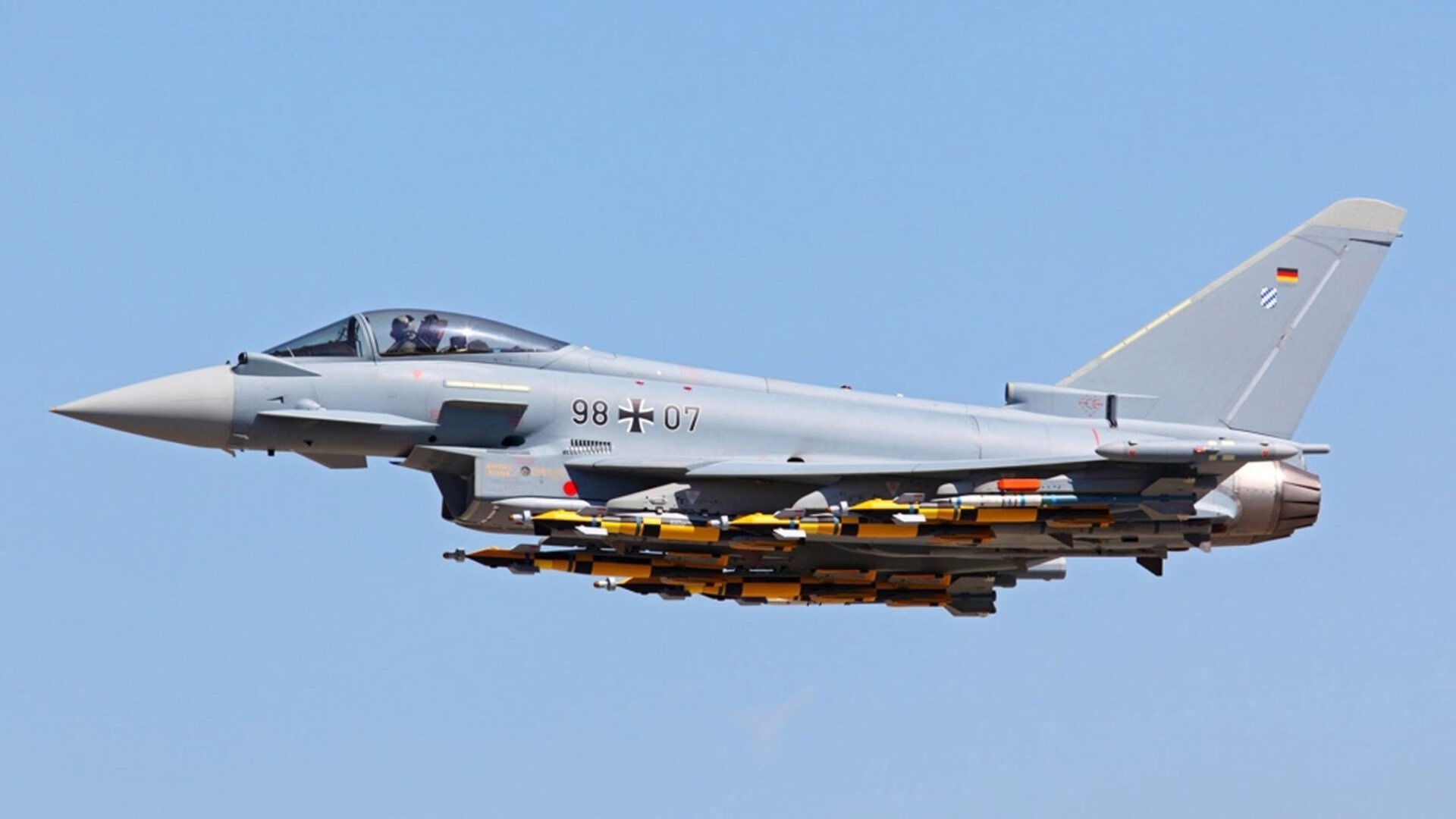 _雄鹿字母哥狮心怒吼，引领胜利_，雄鹿字母哥夺冠视频